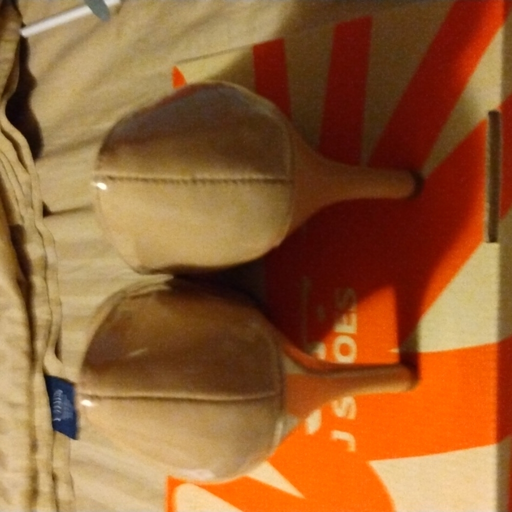 Heels - Picture 2 of 3